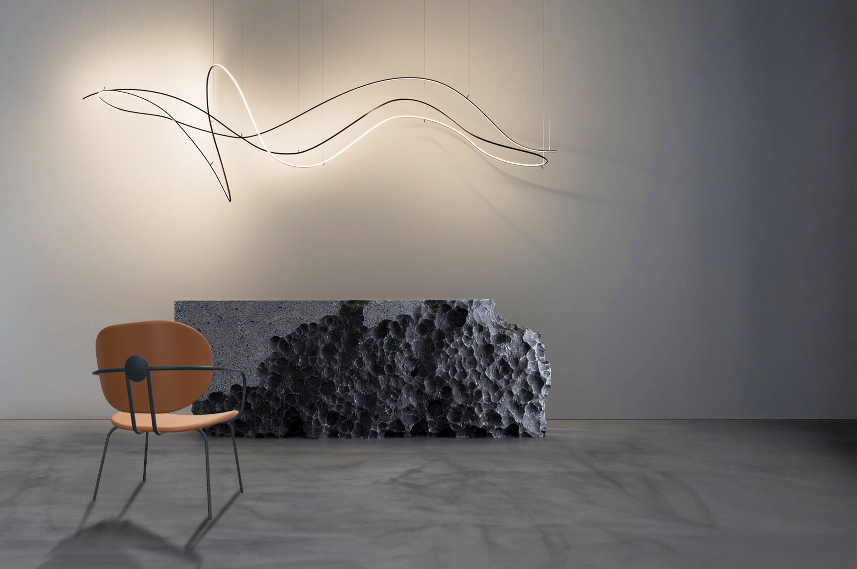 Lámpara escultural Klus y silla de Ondarreta