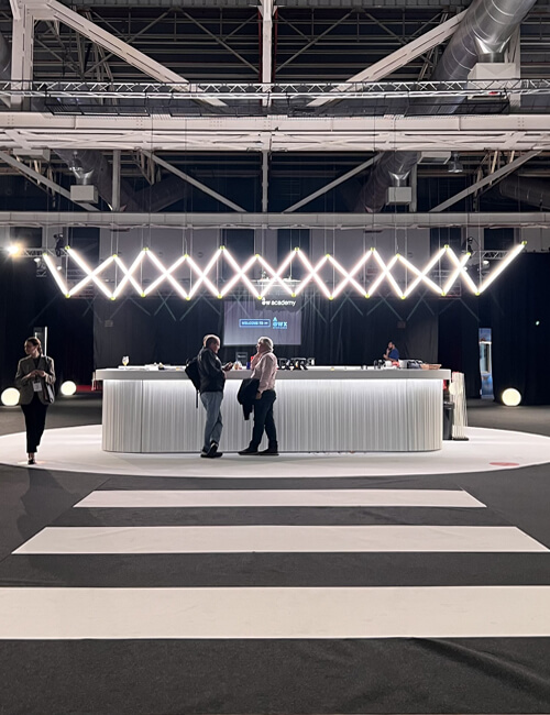 Feria Architect@work Barcelona, instalación lumínica ROLLER de KLUS