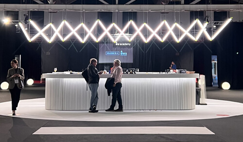 Feria Architect@work Barcelona, instalación lumínica ROLLER de KLUS