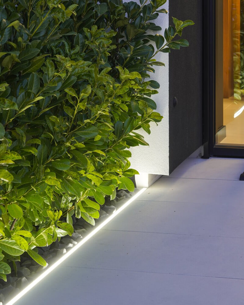 Iluminación para pasillo de jardín KLUS