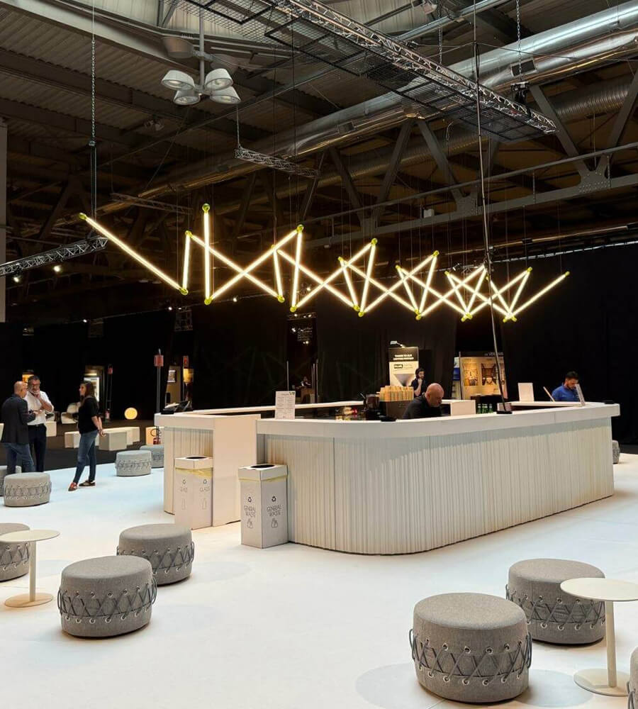 Sistema led Roll de KLUS sobre barra de bar